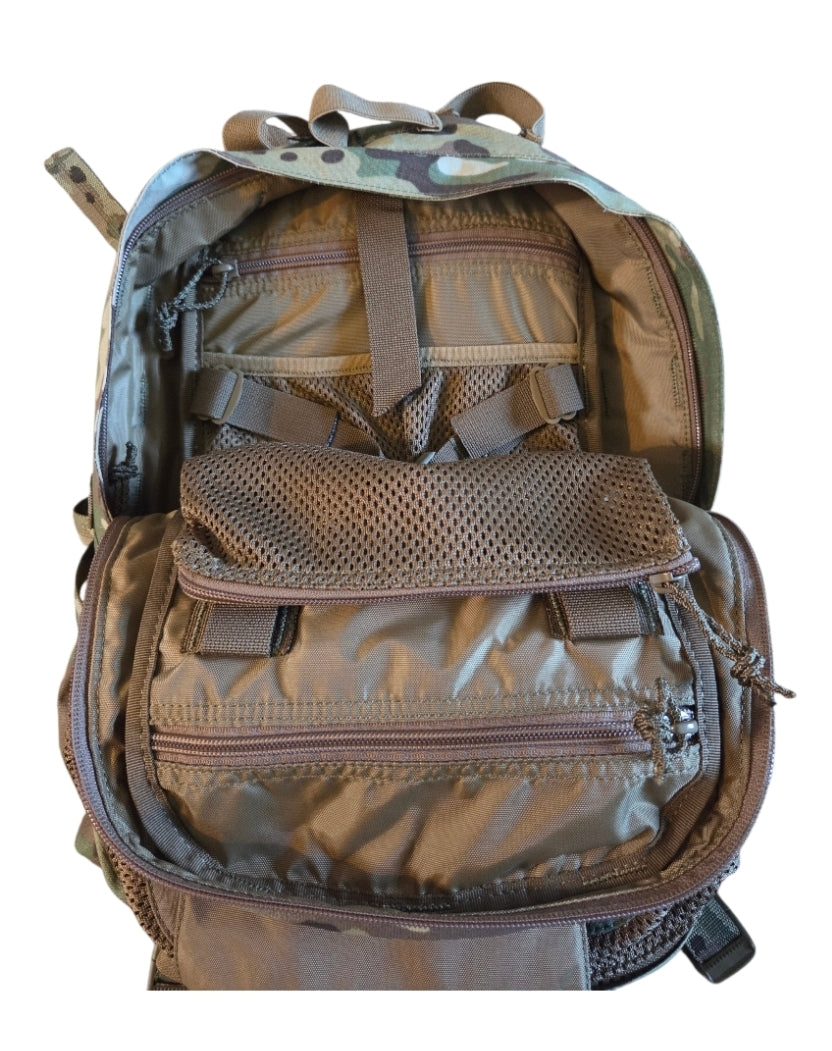 Outpost 12L Helmet Cargo