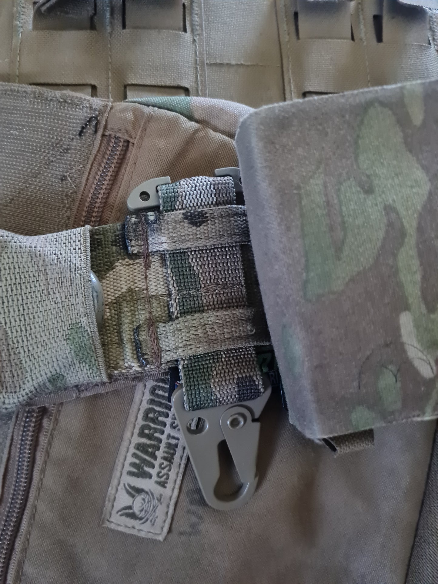 Multicam Molle Gloves Clip
