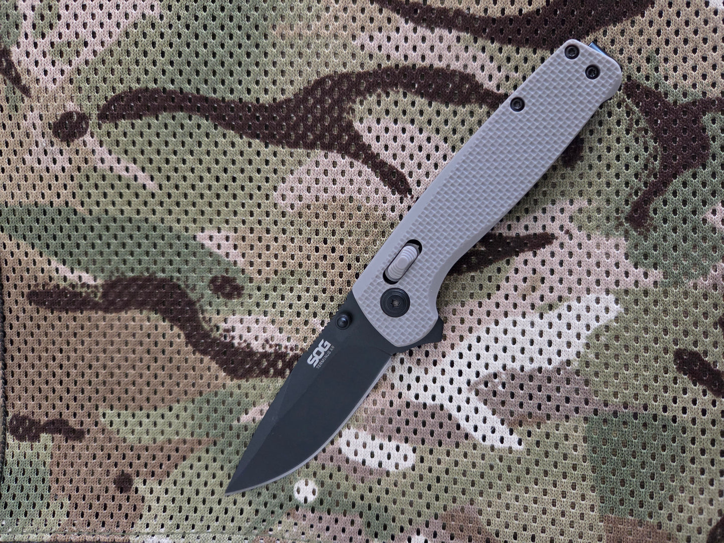 SOG Pocket knife